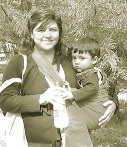 Dos fotos con bebé en cargador