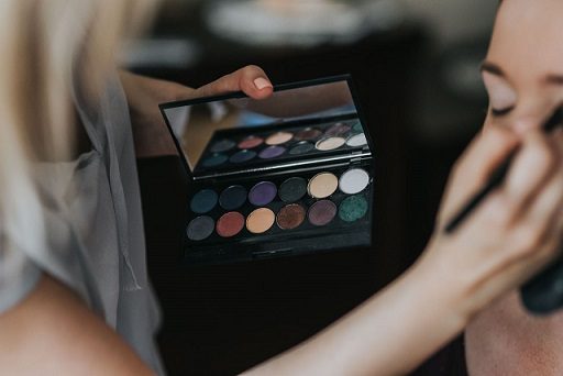Cómo obtener maquillaje gratis en internet