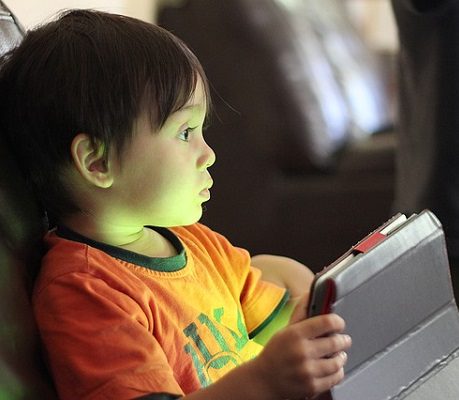 Cómo enseñar habilidades digitales a tus hijos